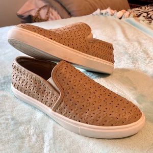 Steve Madden slip on 9